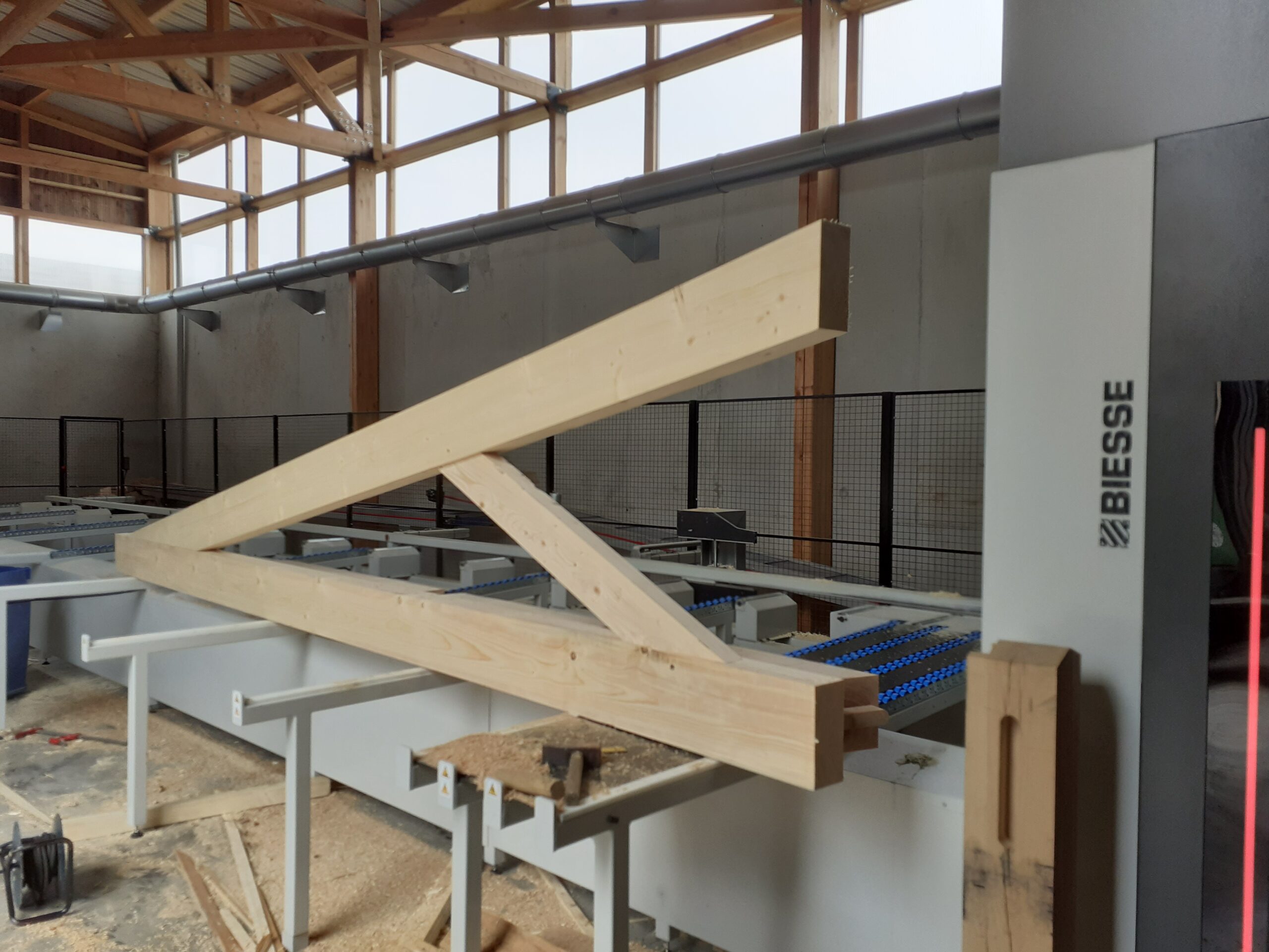Ferme charpente asymétrique en Z fabriquée au centre d'usinage numérique de l'atelier SNBD Vieu, Graulhet Tarn