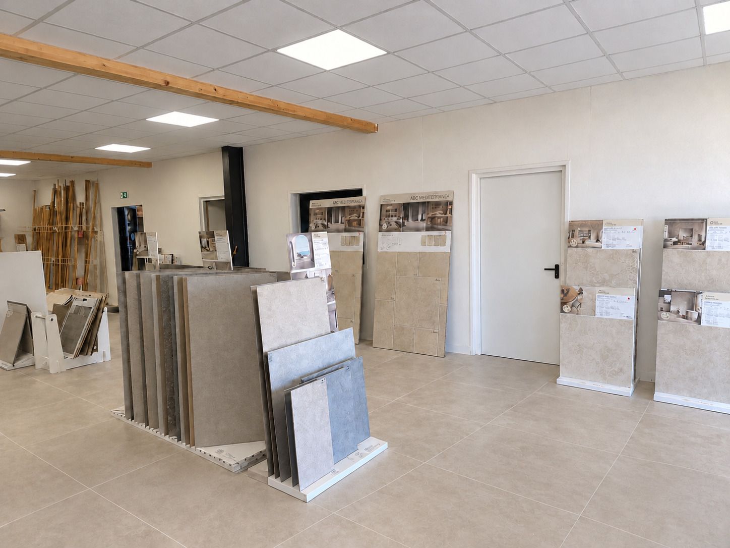 Showroom carrelage et matériaux du dépôt de Castres — SNBD Vieu, Tarn